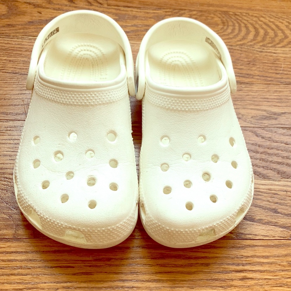 White crocs size 3
